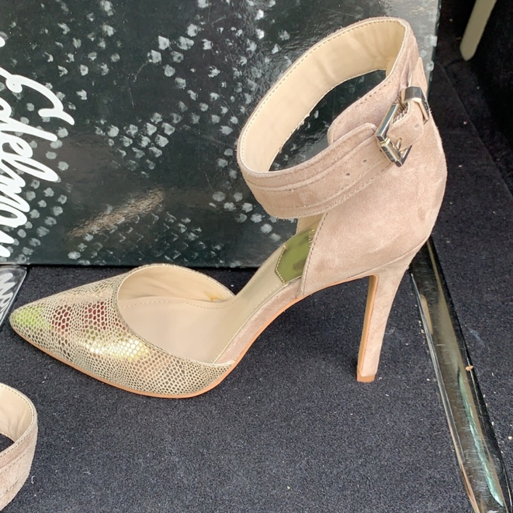Size 8 Vince Camuto brand new pumps